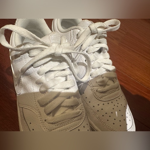 White Nike Women's Court Vision Sneaker Size 7 - Picture 9 of 10